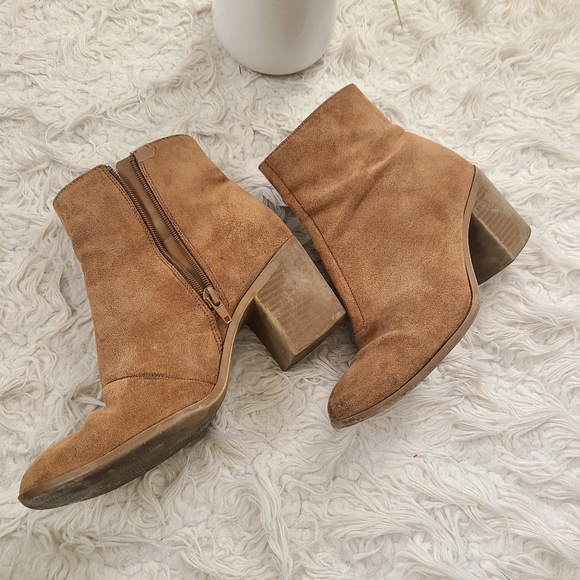 Brown faux suede ankle booties - Picture 5 of 6